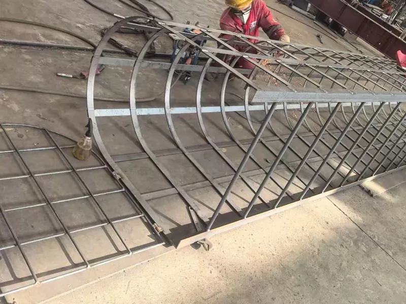 Bạn nên đánh giá những yếu tố thiết kế thiết yếu nào khi lựa chọn thang thép cho cơ sở hạ tầng công nghiệp?